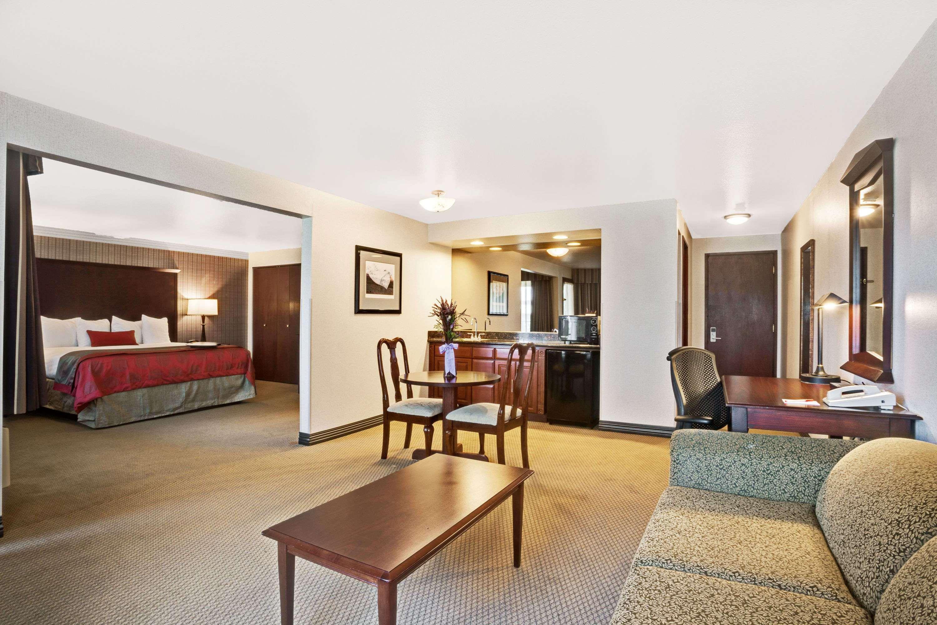 รามาดา บาย วินด์แฮม ทักวิลา เซาท์เซ็นเตอร์ Hotel ทัควิลา ภายนอก รูปภาพ