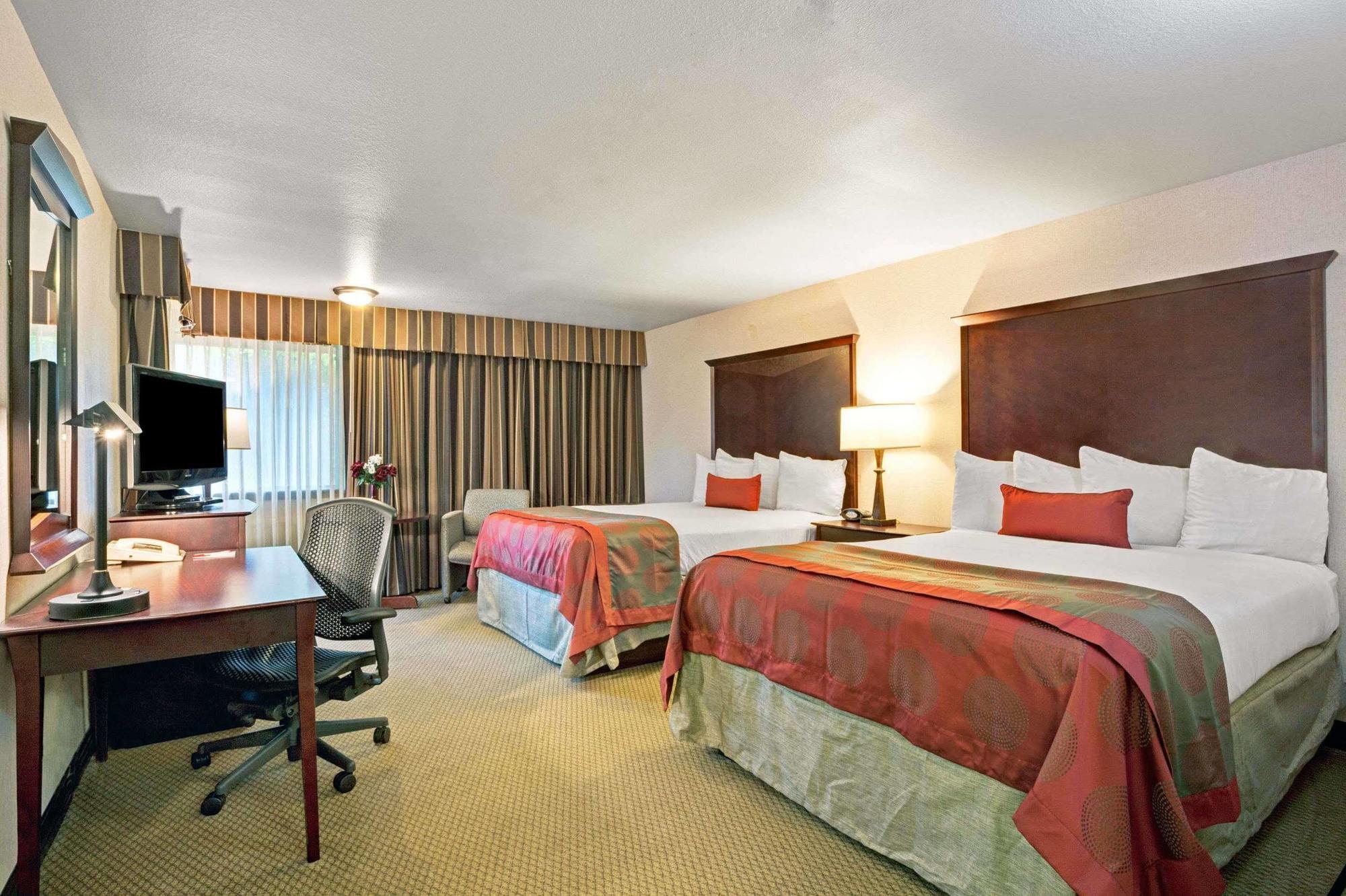 รามาดา บาย วินด์แฮม ทักวิลา เซาท์เซ็นเตอร์ Hotel ทัควิลา ภายนอก รูปภาพ