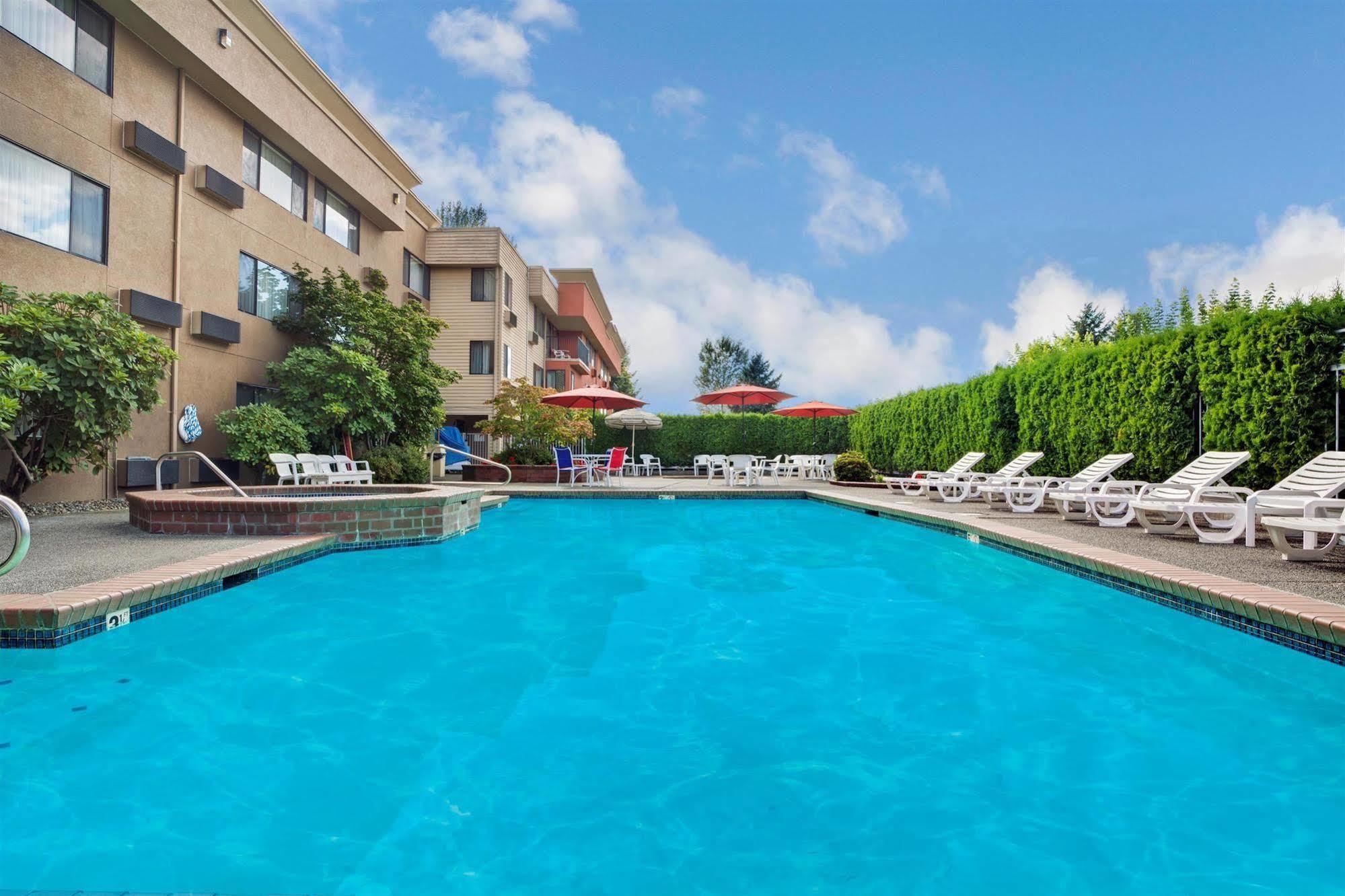 รามาดา บาย วินด์แฮม ทักวิลา เซาท์เซ็นเตอร์ Hotel ทัควิลา ภายนอก รูปภาพ